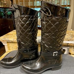 Pair of KHOMBU Boots